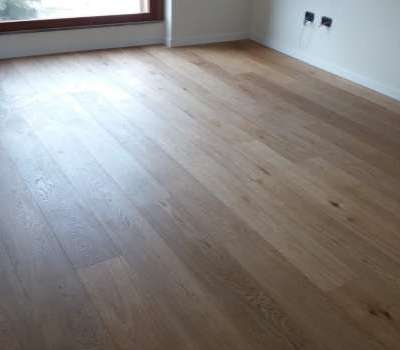 Posa plance prefinite maxi formato in rovere naturale